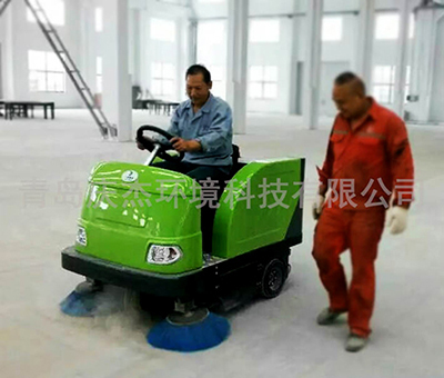 購(gòu)買電動(dòng)掃地車要注意什么掃地車廠家青島掃地車廠家